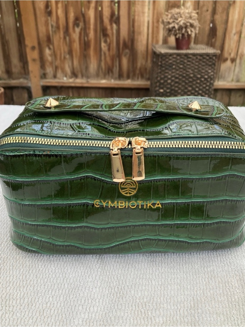 Cymbiotika Green Crocodile-Embossed Women's Makeup Bag